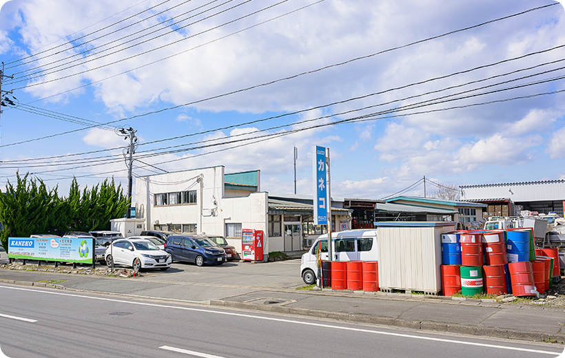 本社外観（右側から撮影）
